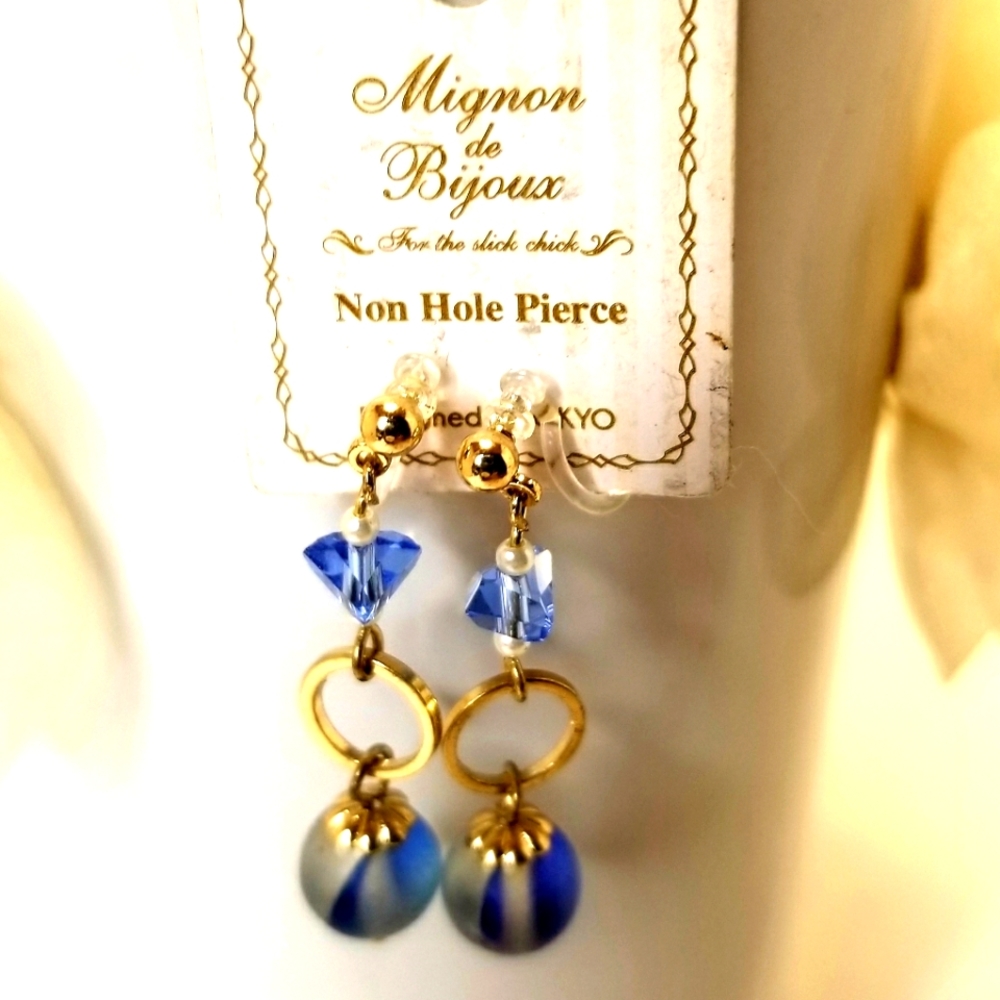 Mignon de Bijoux For The Slick Chick Gold Non Hole Pierced Earrings